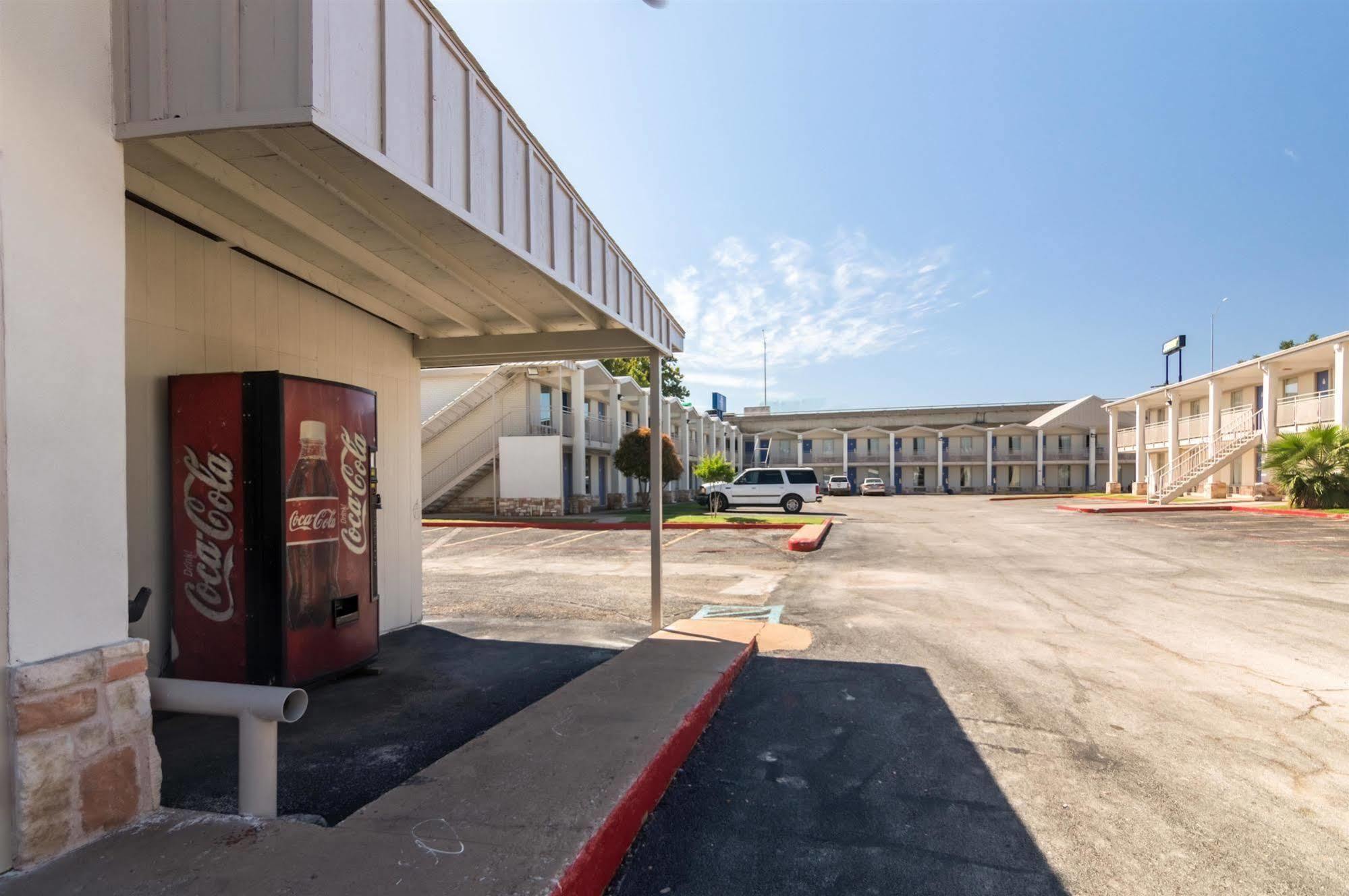 Delux Inn Wichita Falls Exterior foto